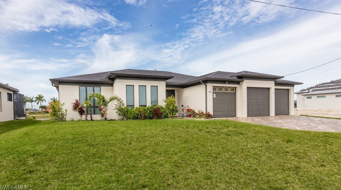 306 32nd Pl, Cape Coral, FL 33993-8903