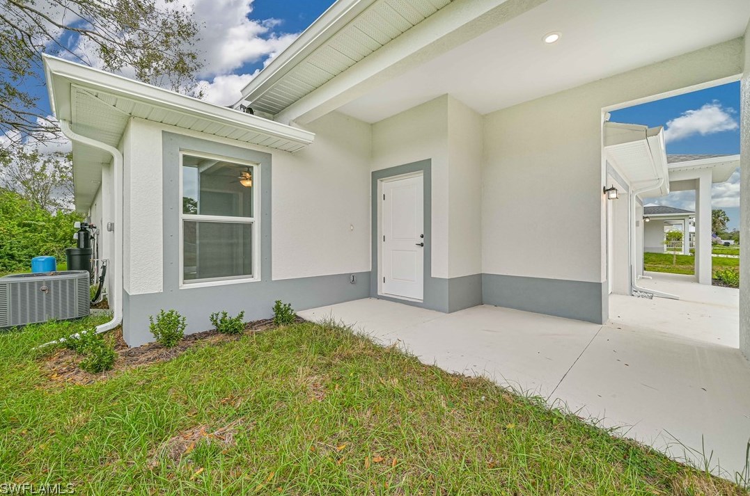 6074 Lacota Ave, Lehigh Acres, FL 33971