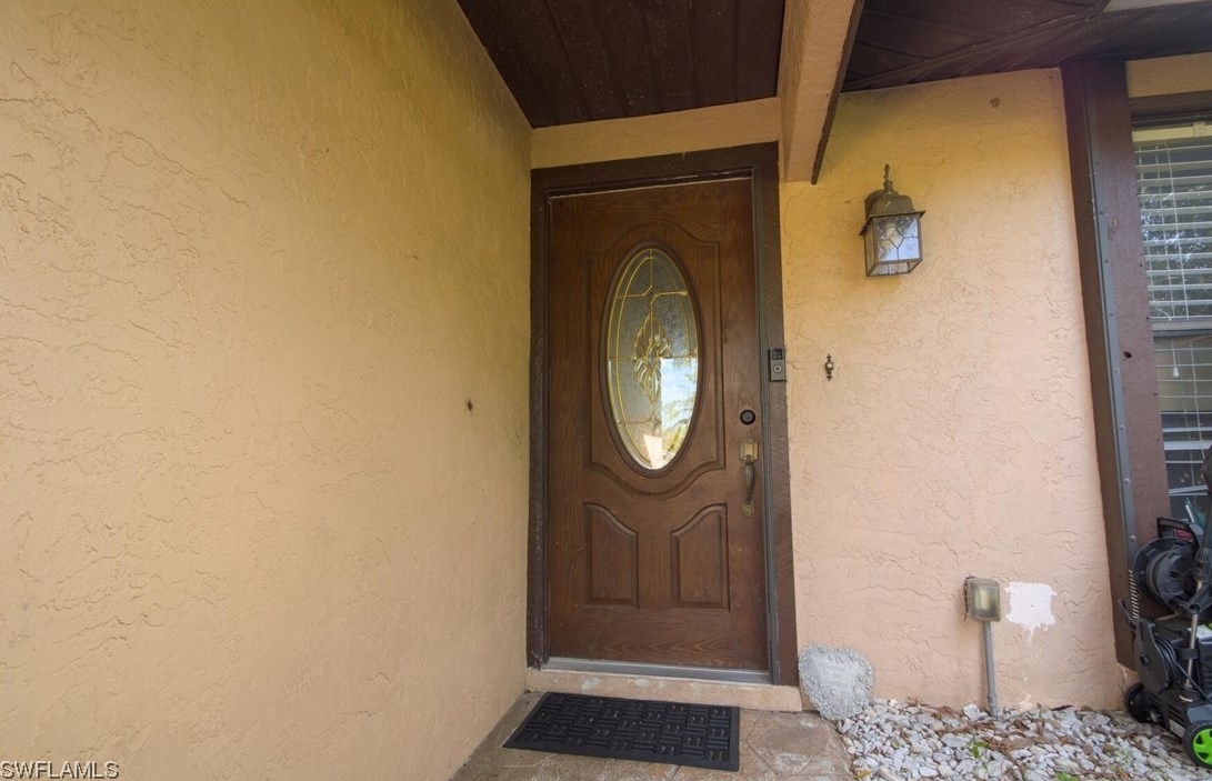9180 Mandarin Rd, Fort Myers, FL 33967-3750