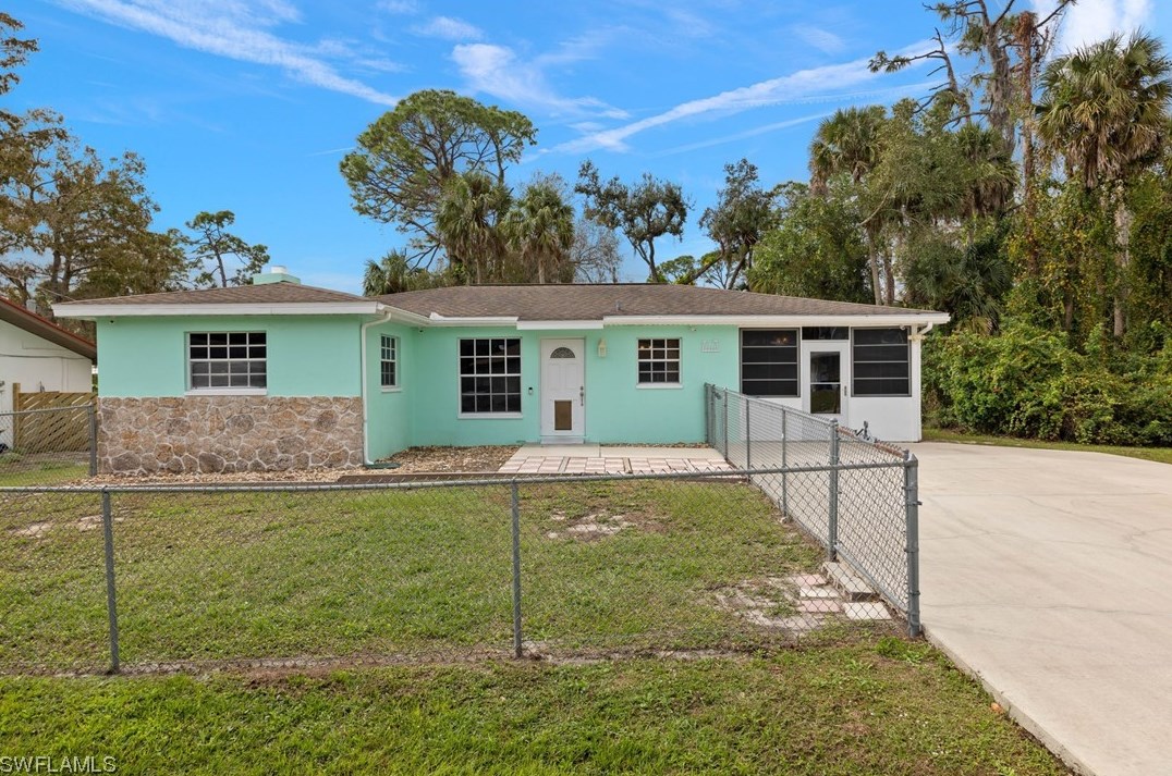 2319 Parkview Dr, Fort Myers, FL 33905-1779