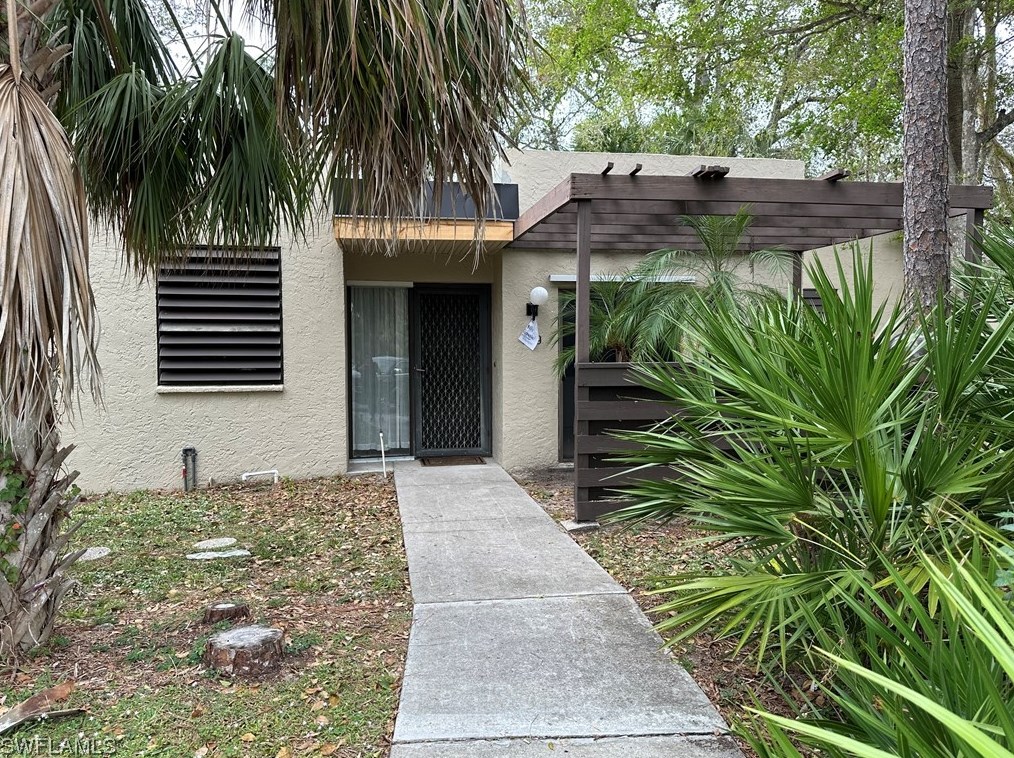 209 Pinebrook Dr, Fort Myers, FL 33907
