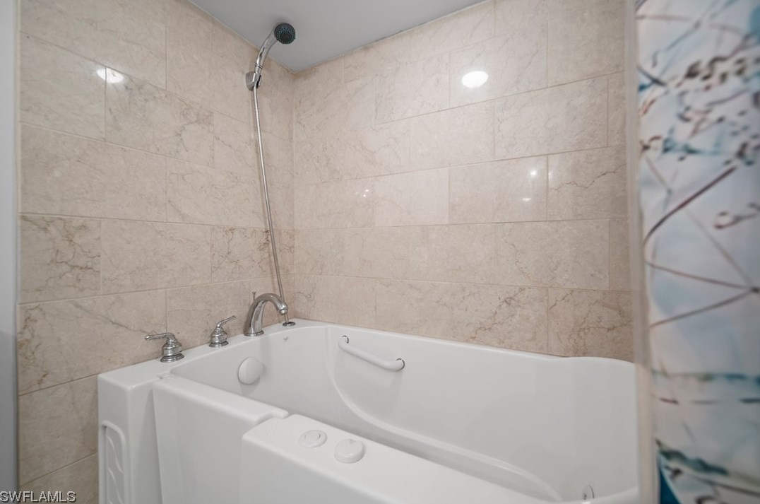 1418 Sautern Dr, Fort Myers FL  33919-2731 exterior