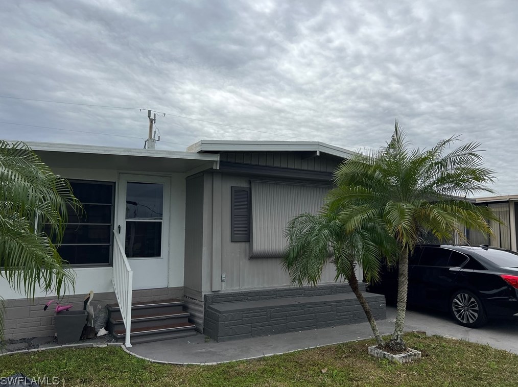 3046 Saturn Cir, Fort Myers, FL 33903-2100