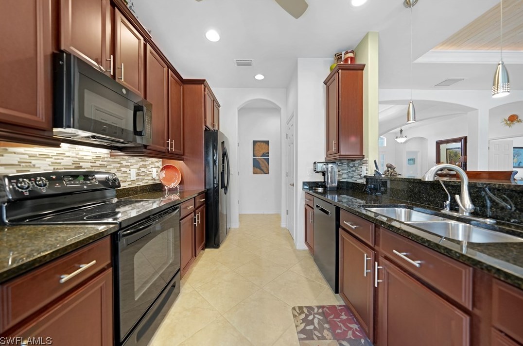 2660 Brightside Ct, Cape Coral, FL 33991-3165