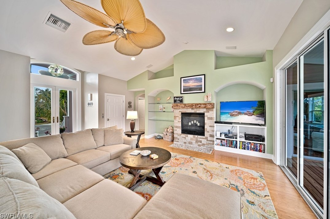 4428 Waters Edge Ln, Sanibel FL  33957-2805 exterior