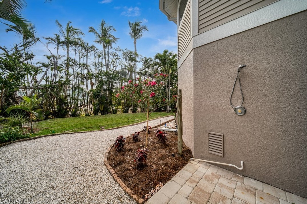 4428 Waters Edge Ln, Sanibel FL  33957-2805 exterior