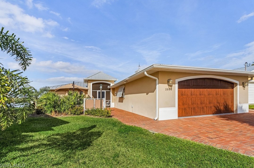 2002 Aruba Ave, Fort Myers, FL 33905-2033