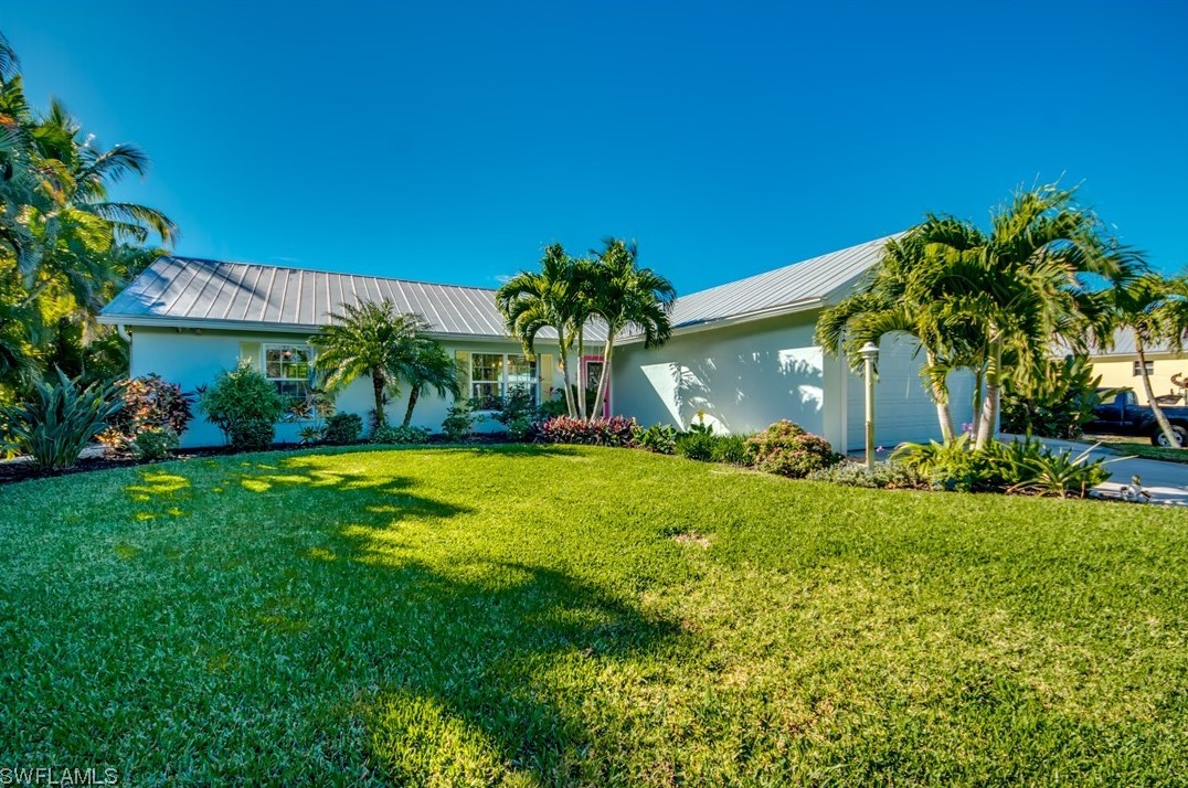 3723 Manatee Dr, Saint James City, FL 33956
