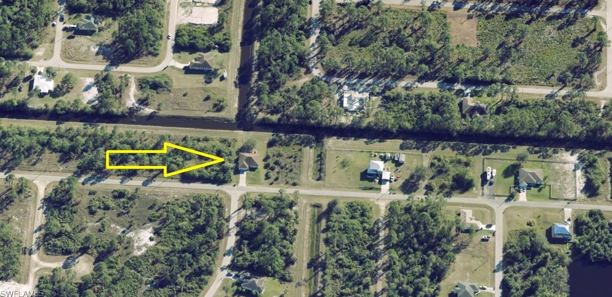 952 Lakeside Dr, Lehigh Acres, FL 33974-9561