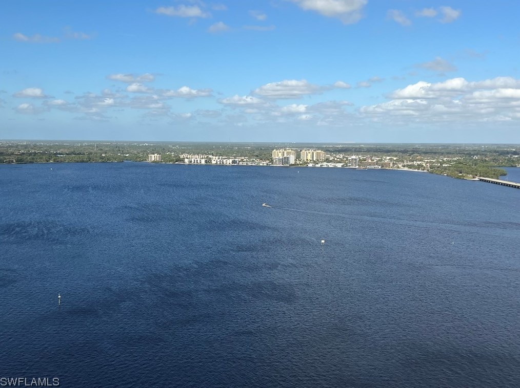 2090 1st St, Fort Myers FL  33901-3103 exterior