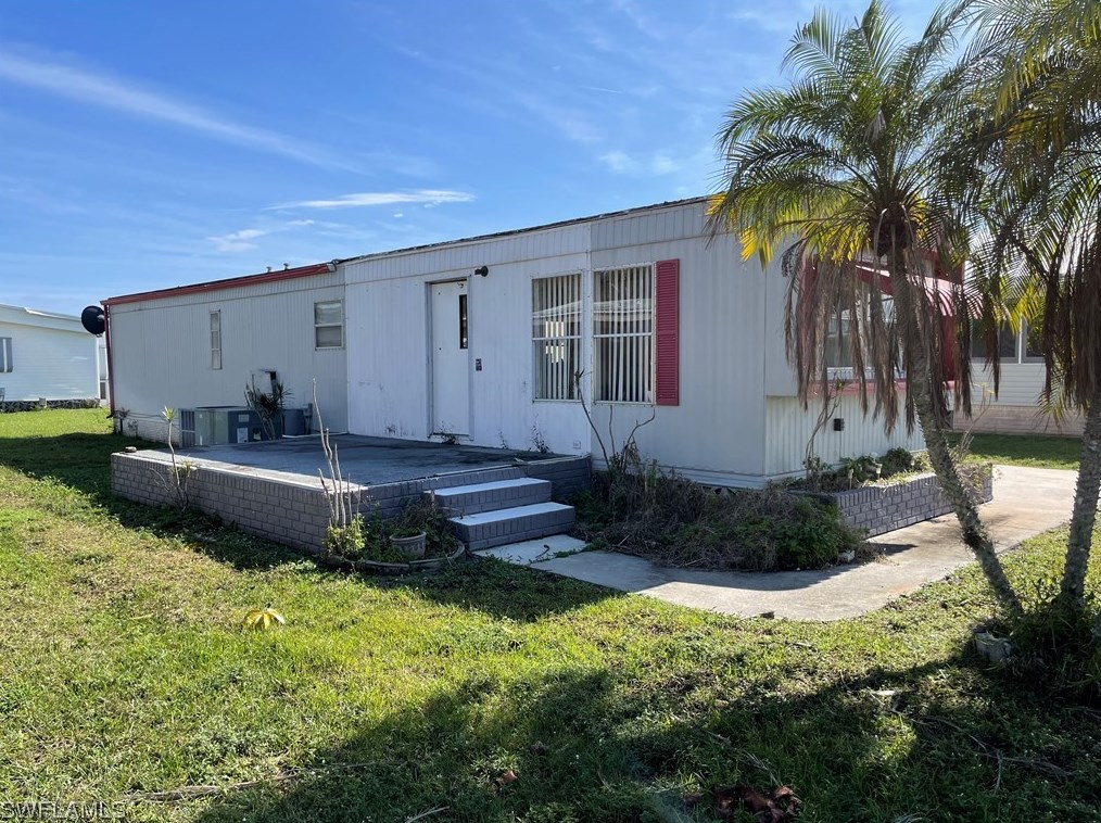 835 Peaceful Dr, Fort Myers, FL 33917