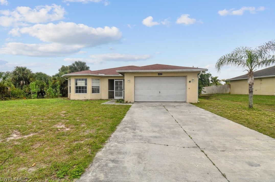 559 Bourse Cir, Lehigh Acres, FL 33974
