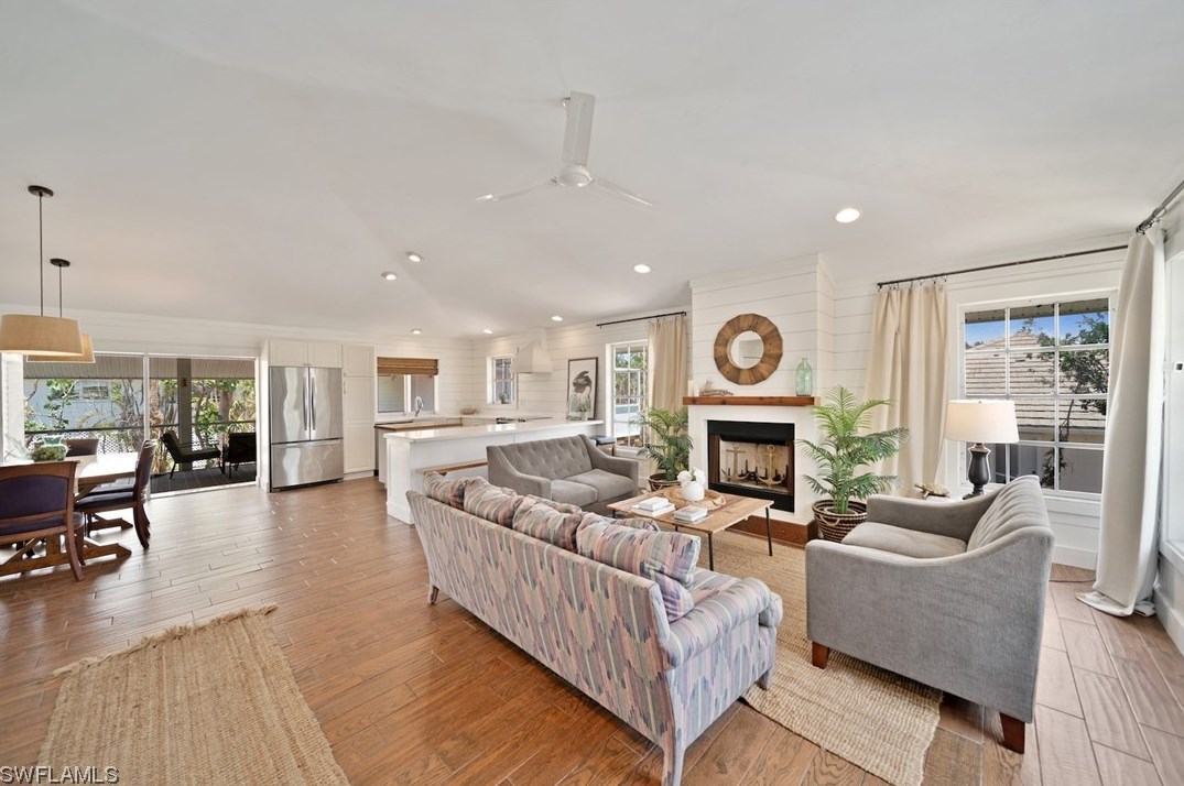 220 Palm Lk Dr, Sanibel FL 33957-5601 exterior