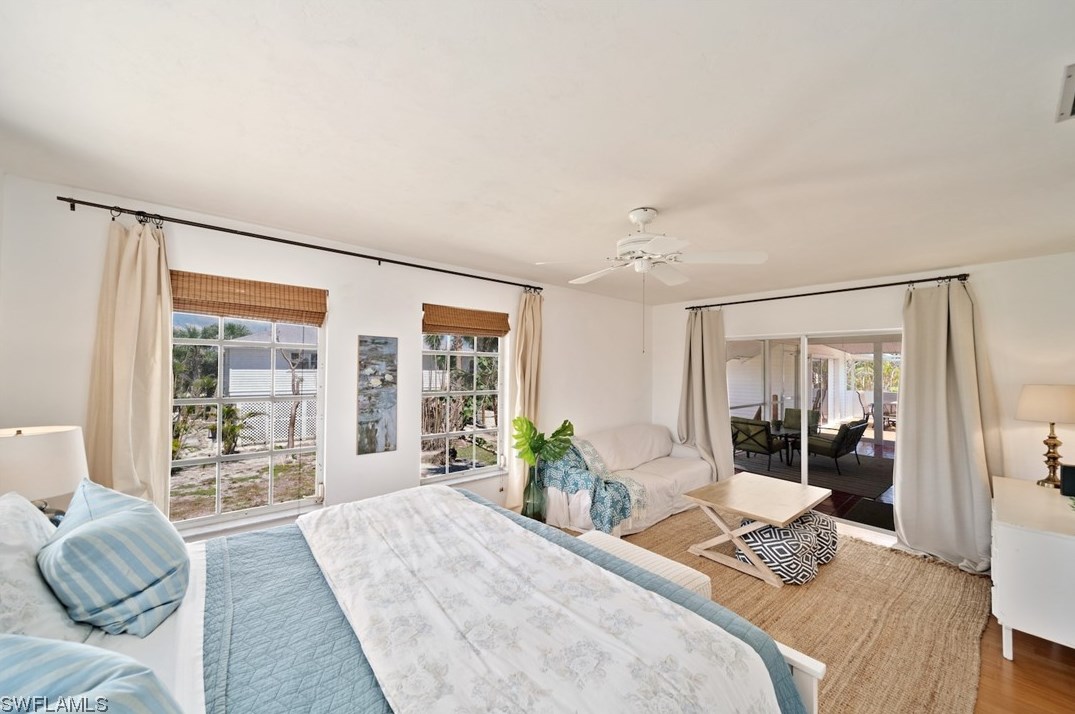 220 Palm Lk Dr, Sanibel FL 33957-5601 exterior