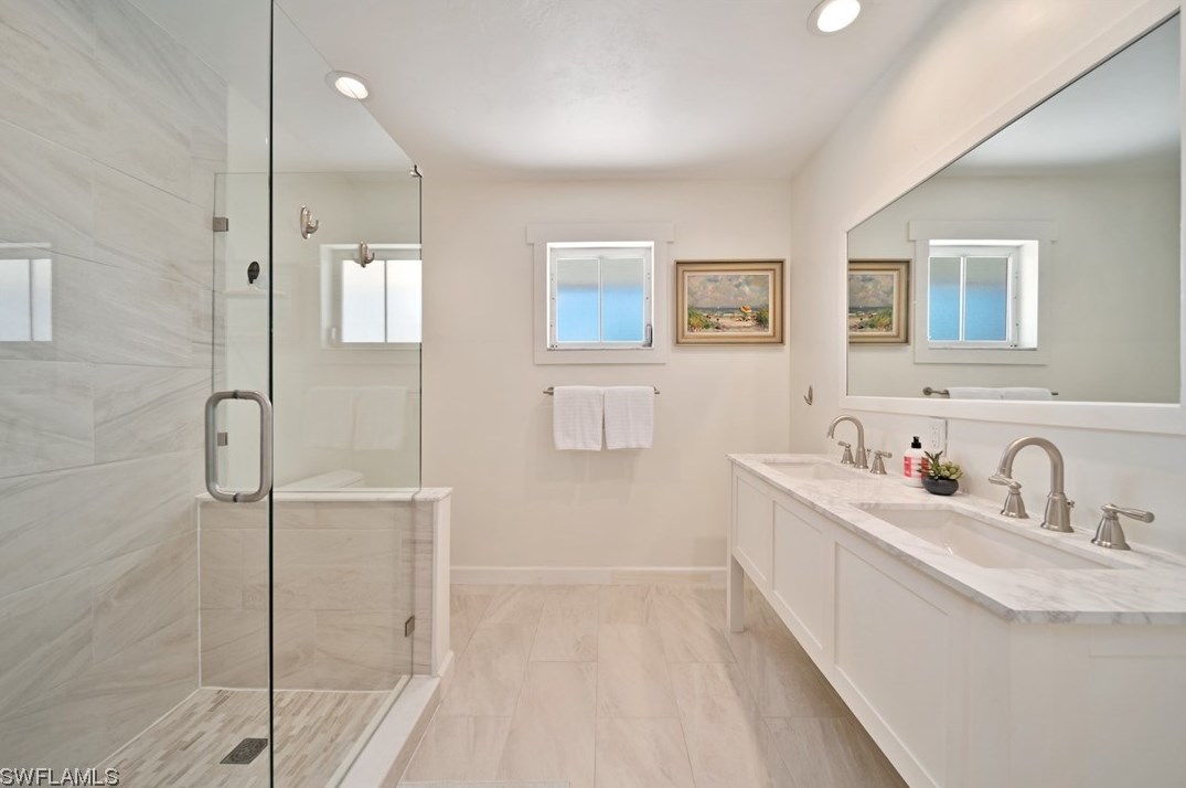 220 Palm Lk Dr, Sanibel FL 33957-5601 exterior