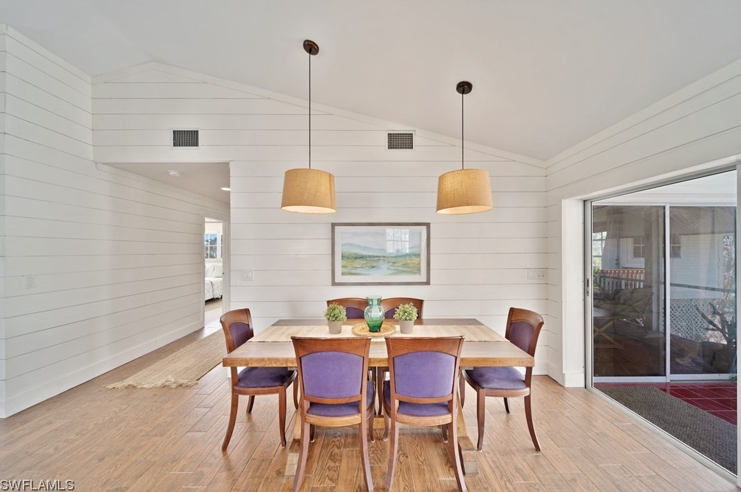 220 Palm Lk Dr, Sanibel FL 33957-5601 exterior