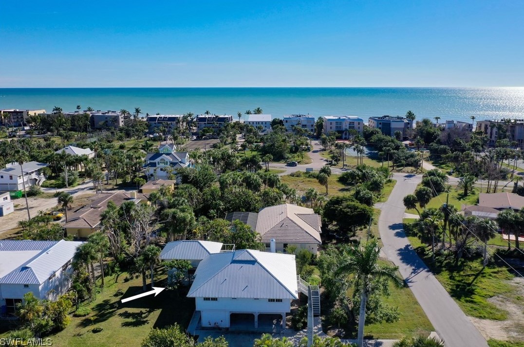 220 Palm Lk Dr, Sanibel FL 33957-5601 exterior