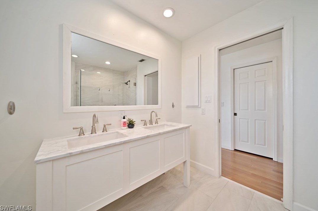 220 Palm Lk Dr, Sanibel FL 33957-5601 exterior