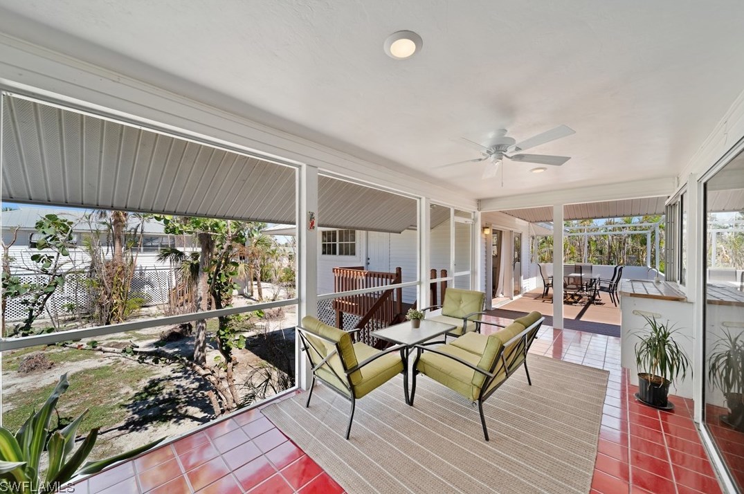 220 Palm Lk Dr, Sanibel FL 33957-5601 exterior