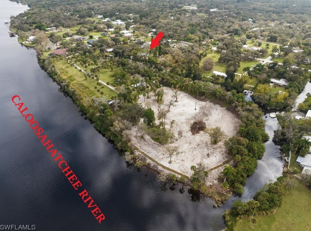 345 Oak St, Labelle, FL 33935-5101