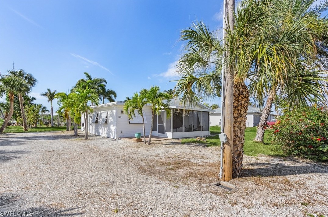 2371 Baybreeze St, Saint James City, FL 33956