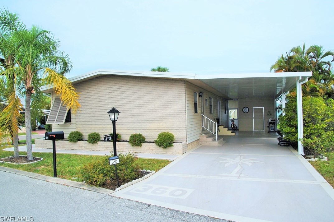 360 Middlecoff Ct, Fort Myers, FL 33903-2642