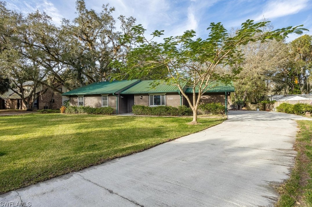 230 Davis St, Labelle, FL 33935-4823