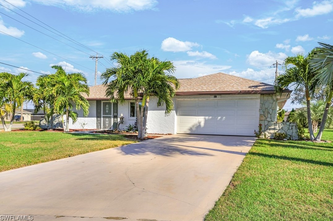 901 21st Ter, Cape Coral, FL 33990-2524