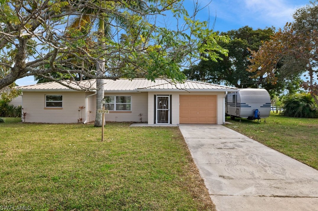 2102 Aruba Ave, Fort Myers, FL 33905-2051