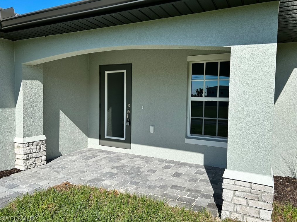 1011 22nd Ter, Cape Coral FL  33993-3929 exterior