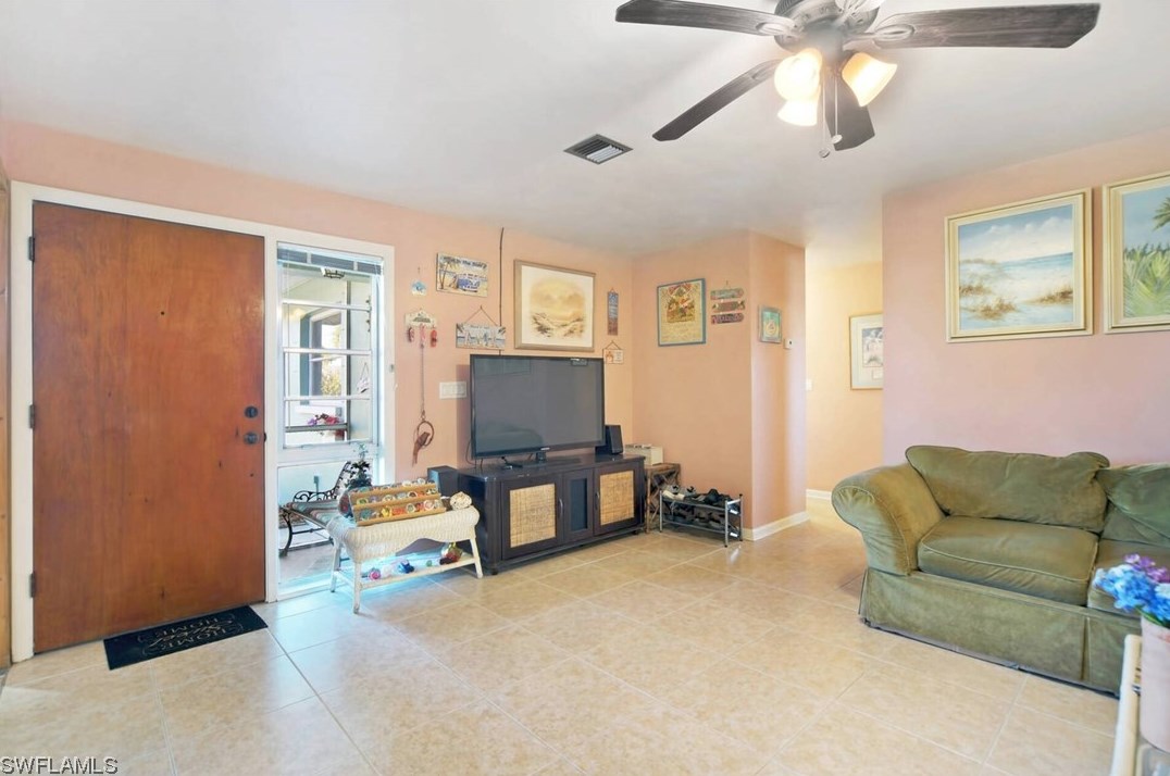 108 42nd Ter, Cape Coral FL  33904-8323 exterior