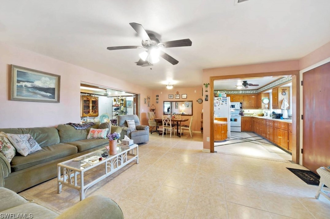 108 42nd Ter, Cape Coral FL  33904-8323 exterior
