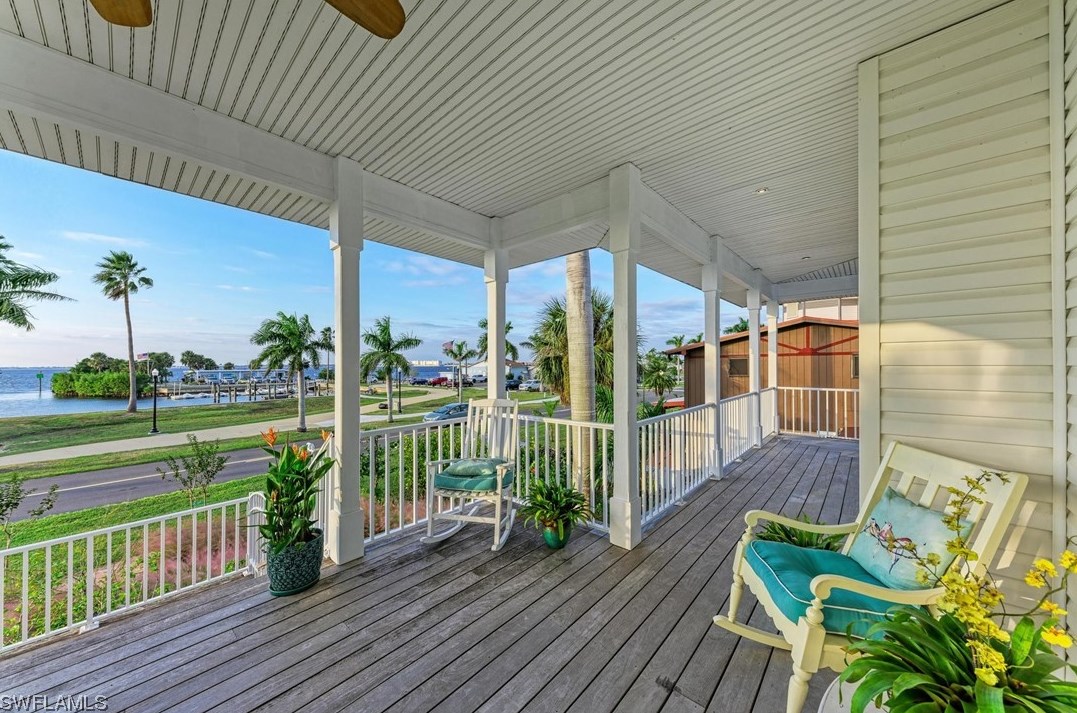 825 Retta Esplanade, Punta Gorda FL 33950-0036 exterior