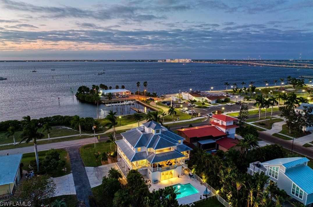 825 Retta Esplanade, Punta Gorda FL 33950-0036 exterior