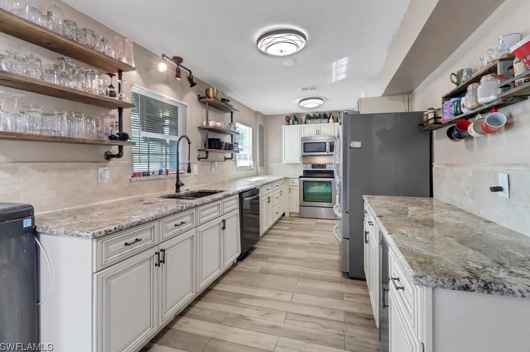 11831 Iona Rd, Fort Myers, FL 33908-2246