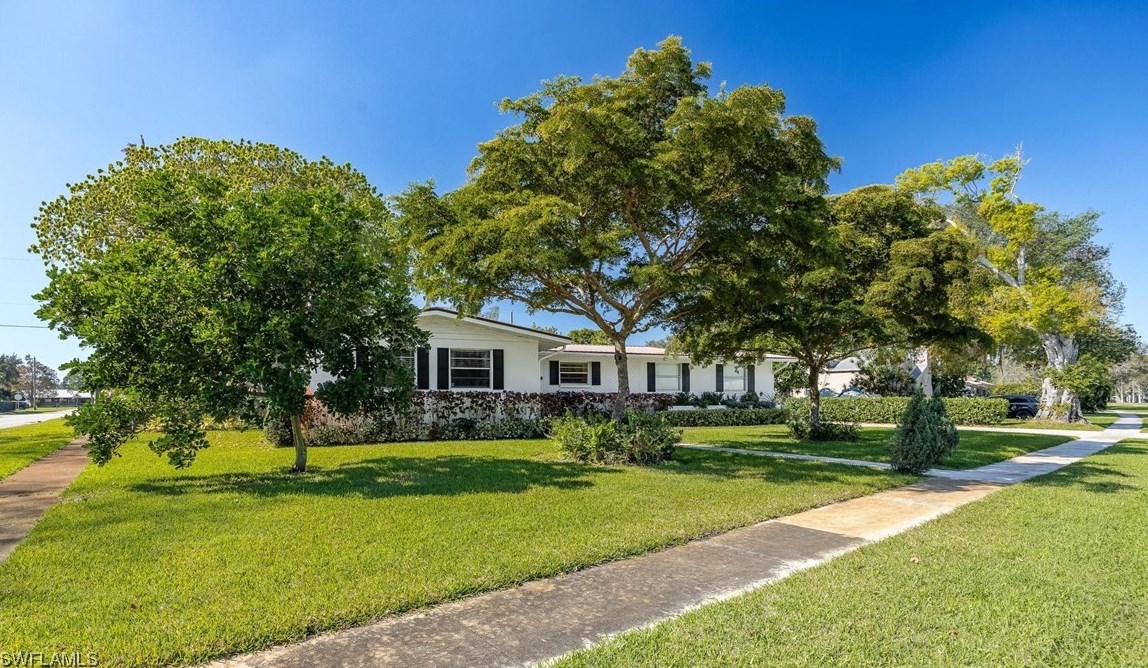 250 Circle Dr, Clewiston, FL 33440-2526