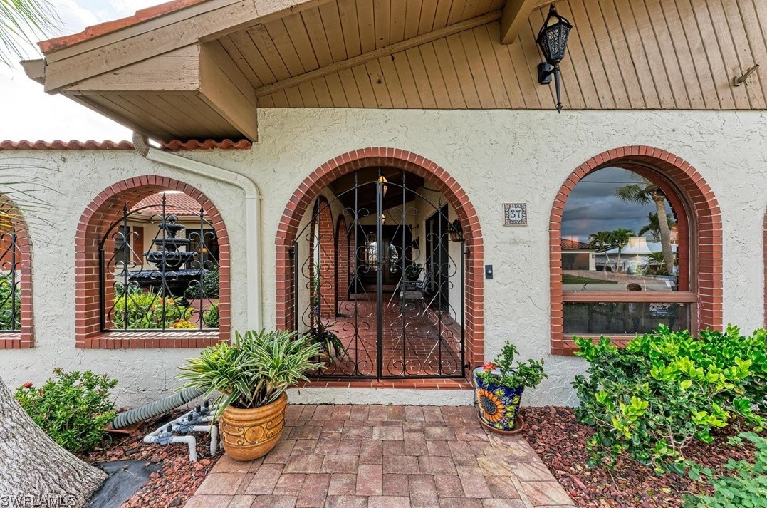 37 Hibiscus Dr, Punta Gorda FL 33950-5076 exterior