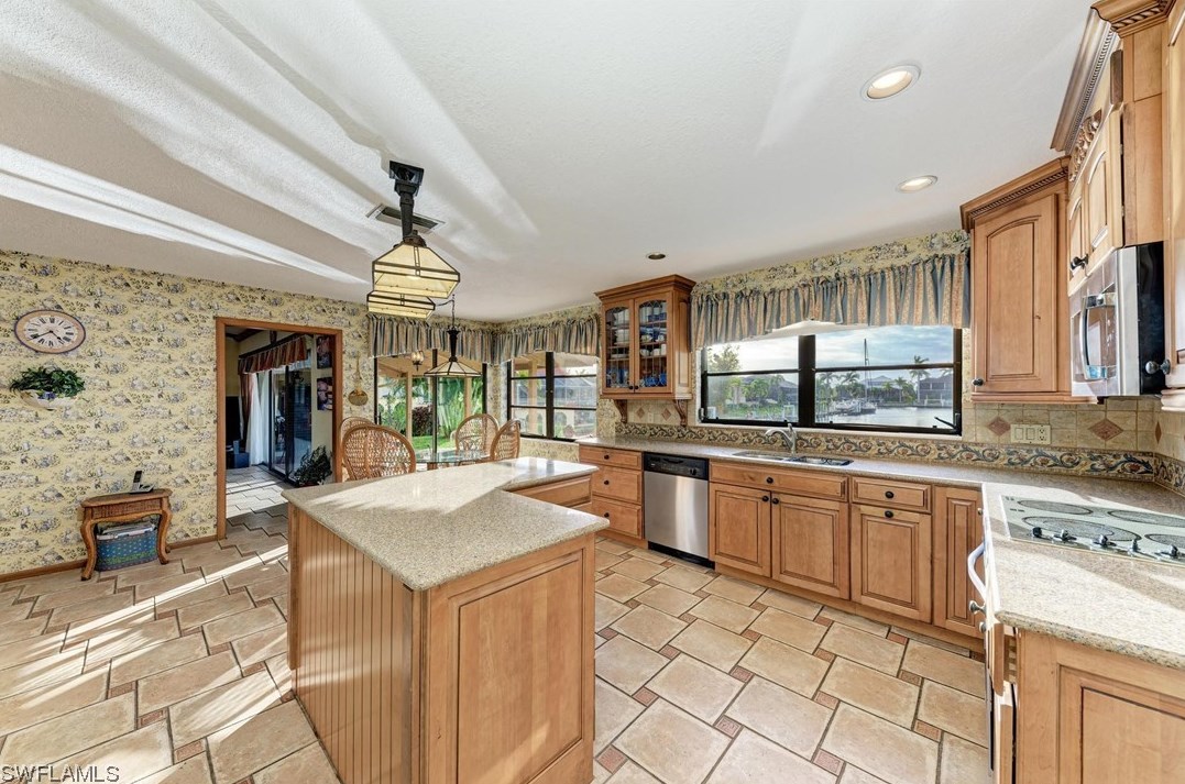 37 Hibiscus Dr, Punta Gorda FL 33950-5076 exterior