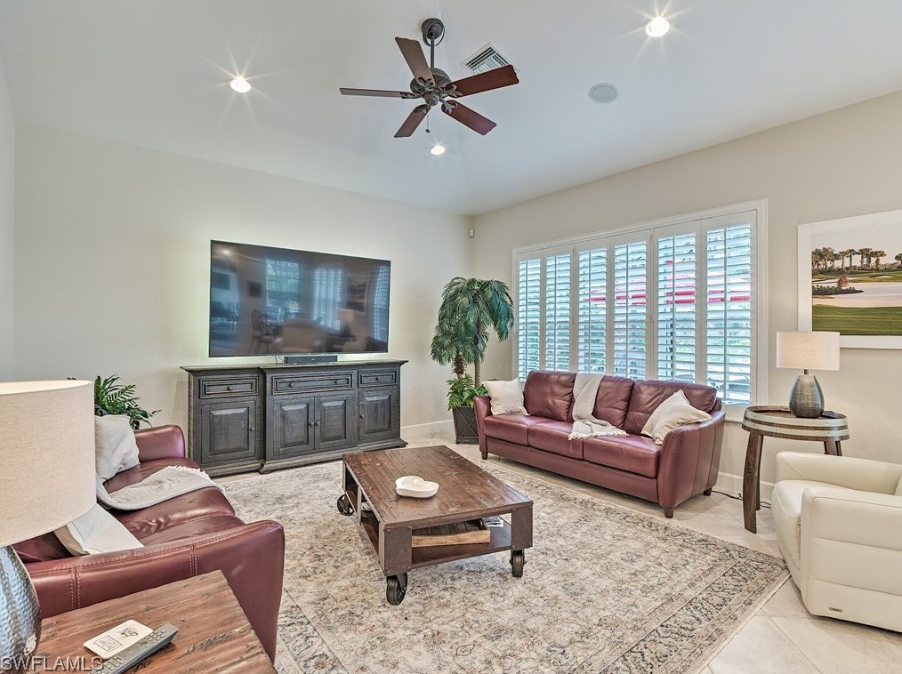 8802 New Castle Dr, Fort Myers FL 33908-5658 exterior