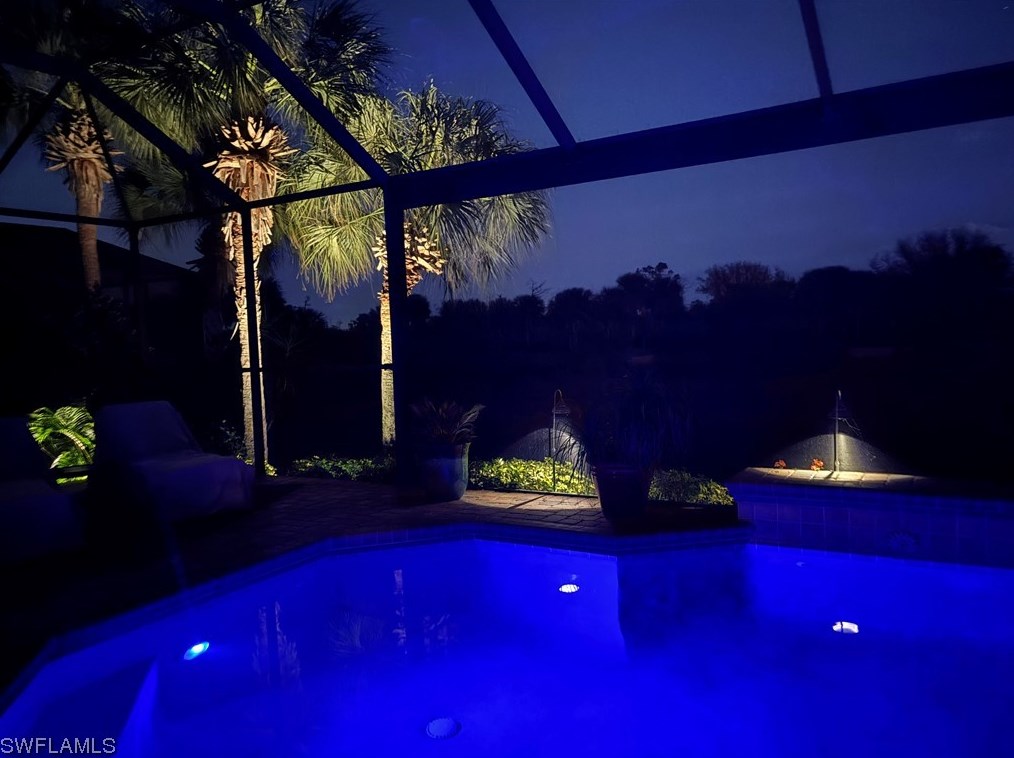 8802 New Castle Dr, Fort Myers FL 33908-5658 exterior