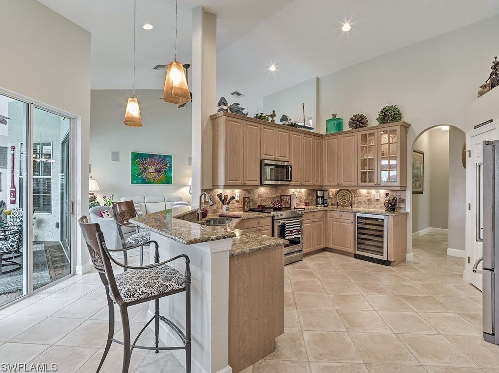 8802 New Castle Dr, Fort Myers FL 33908-5658 exterior