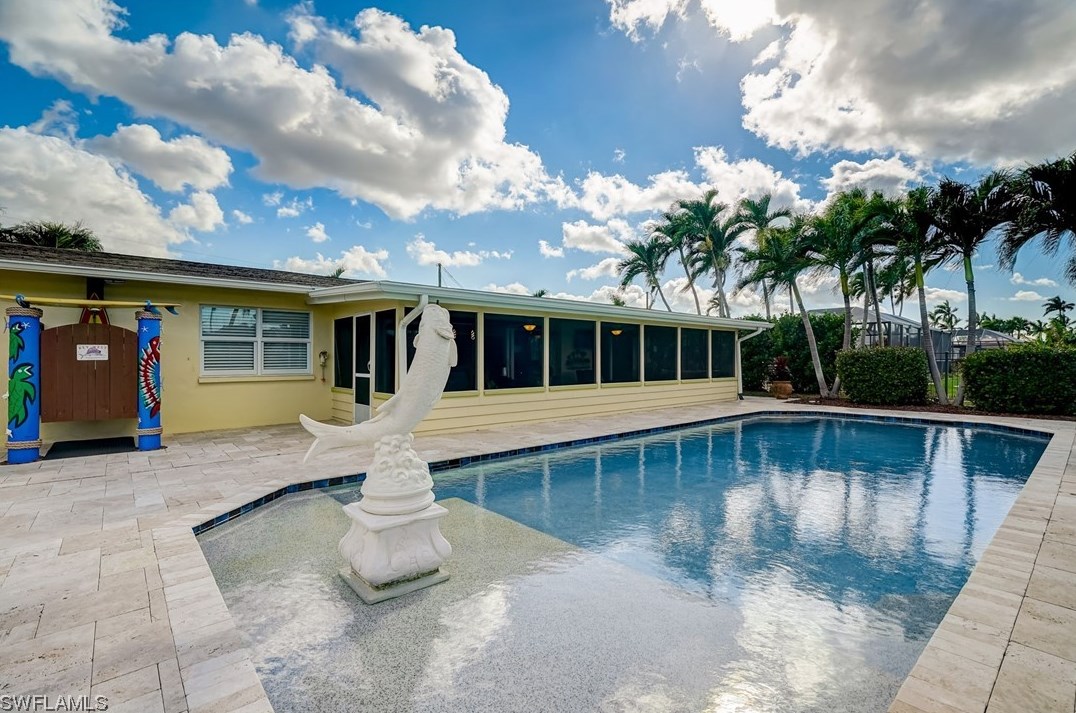 439 Pinecrest Ct, Cape Coral, FL 33904-5800