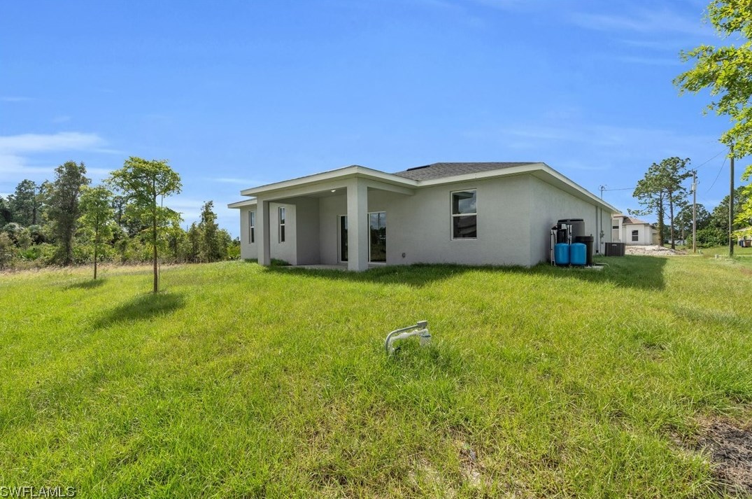 329 Peerless St, Lehigh Acres FL 33974-9440 exterior