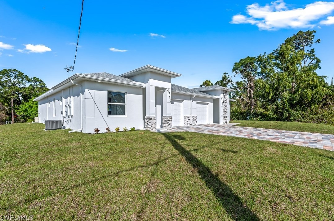 366-368 Limerick Ave S, Lehigh Acres, FL 33974
