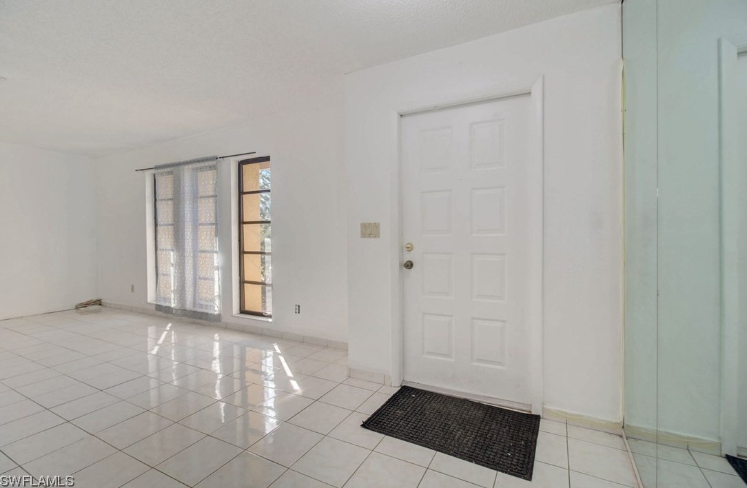 1803 Viscaya Pkwy, Cape Coral, FL 33990-6211