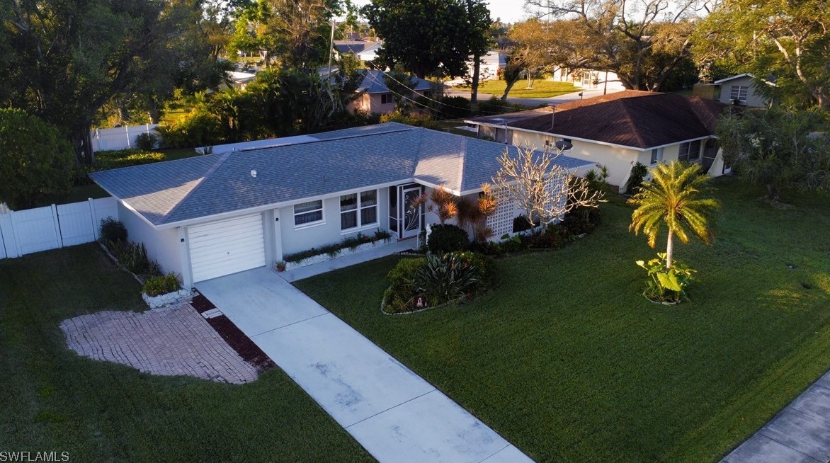 4105 Country Club Blvd, Cape Coral, FL 33904-5233