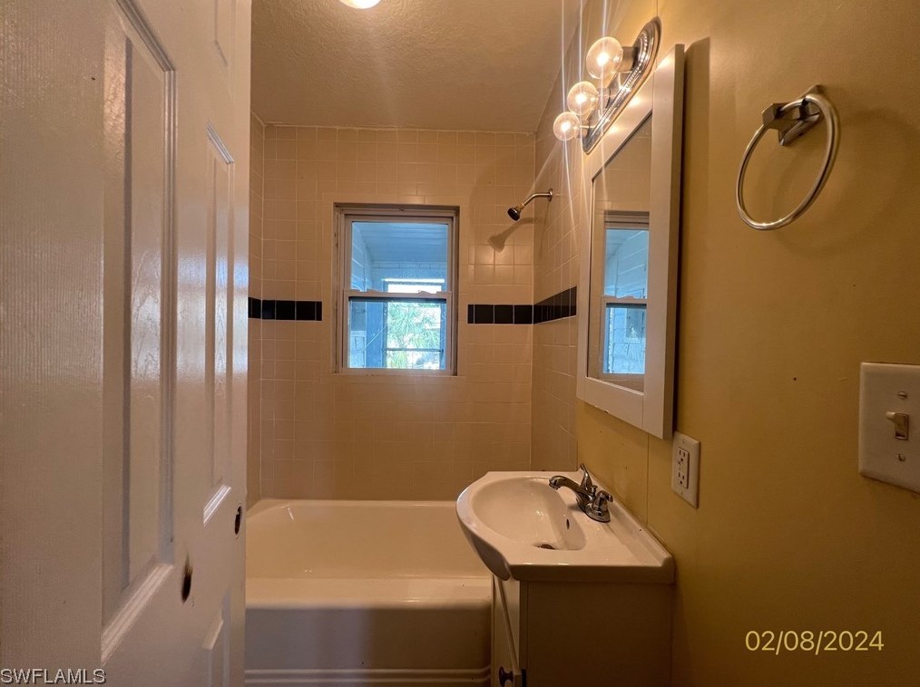 2311 Katherine St, Fort Myers FL  33901-9544 exterior