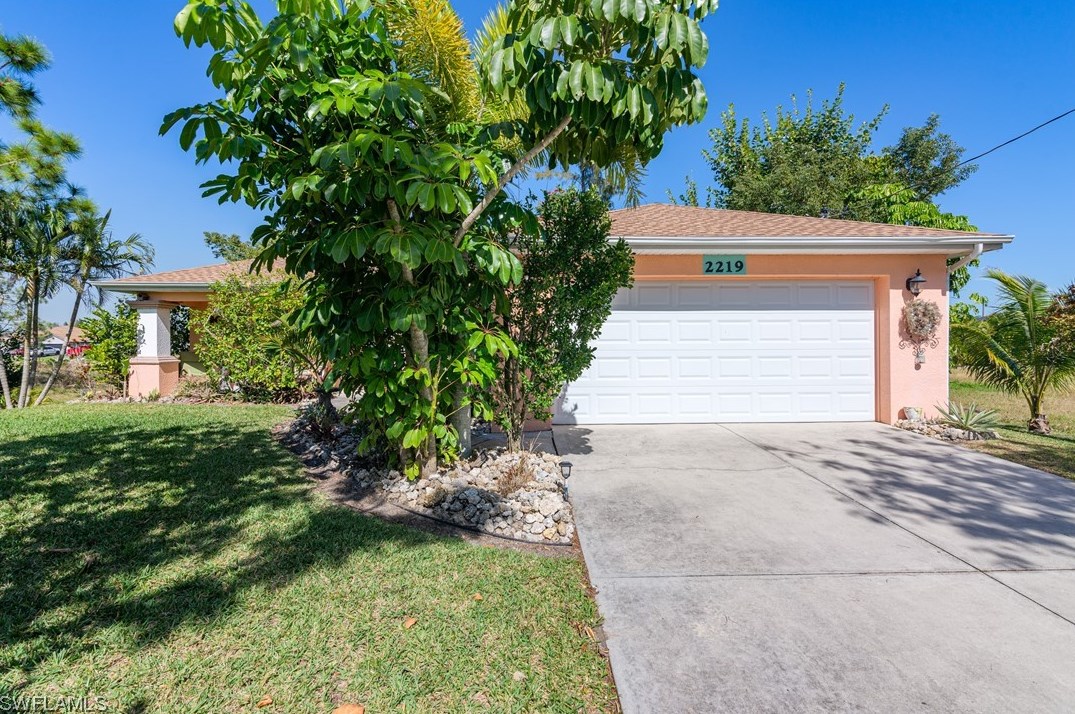 2219 34th Ln, Cape Coral, FL 33909-7335