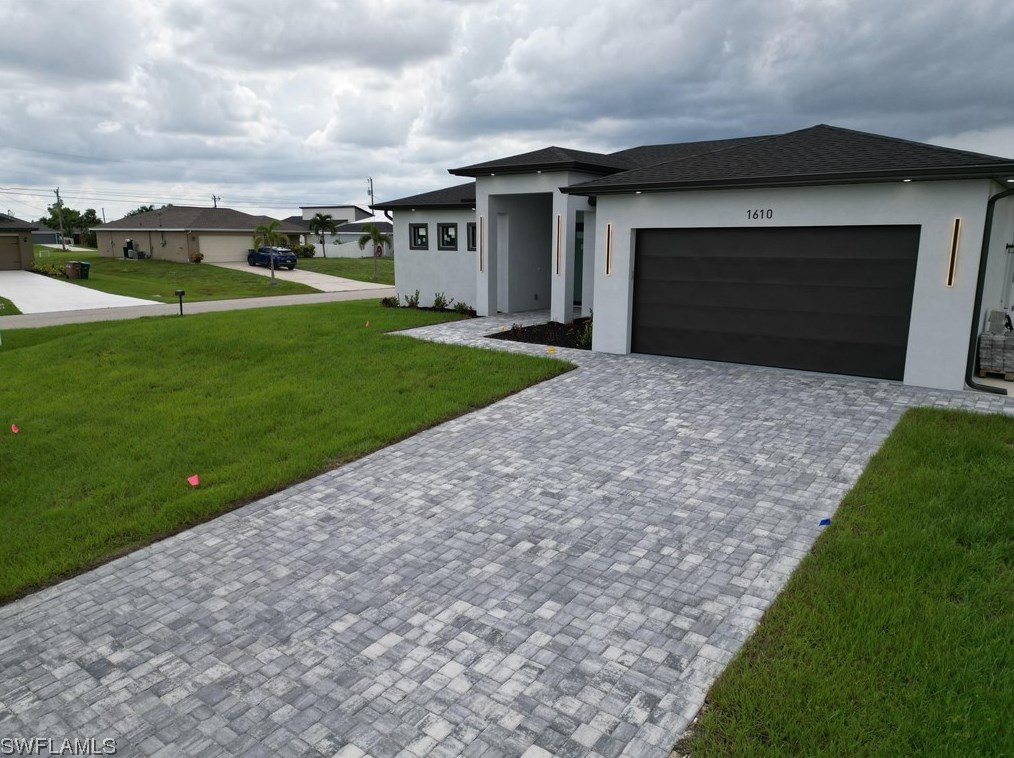 1610 2nd Pl, Cape Coral, FL 33909-9220