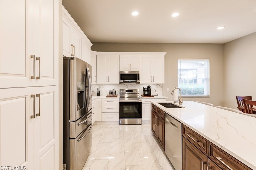 2564 Keystone Lake Dr, Cape Coral, FL 33909-2941